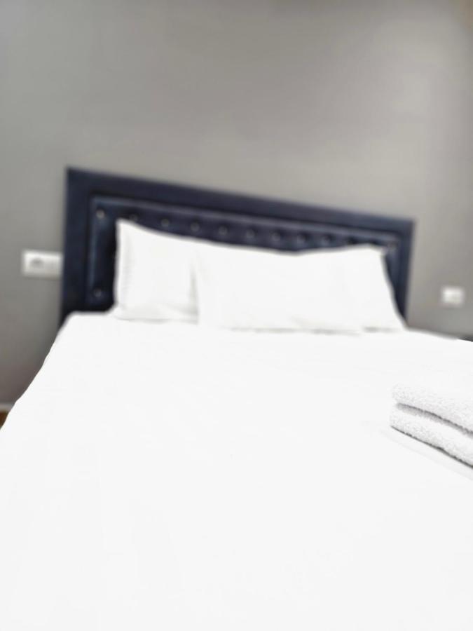Apartment 31 *